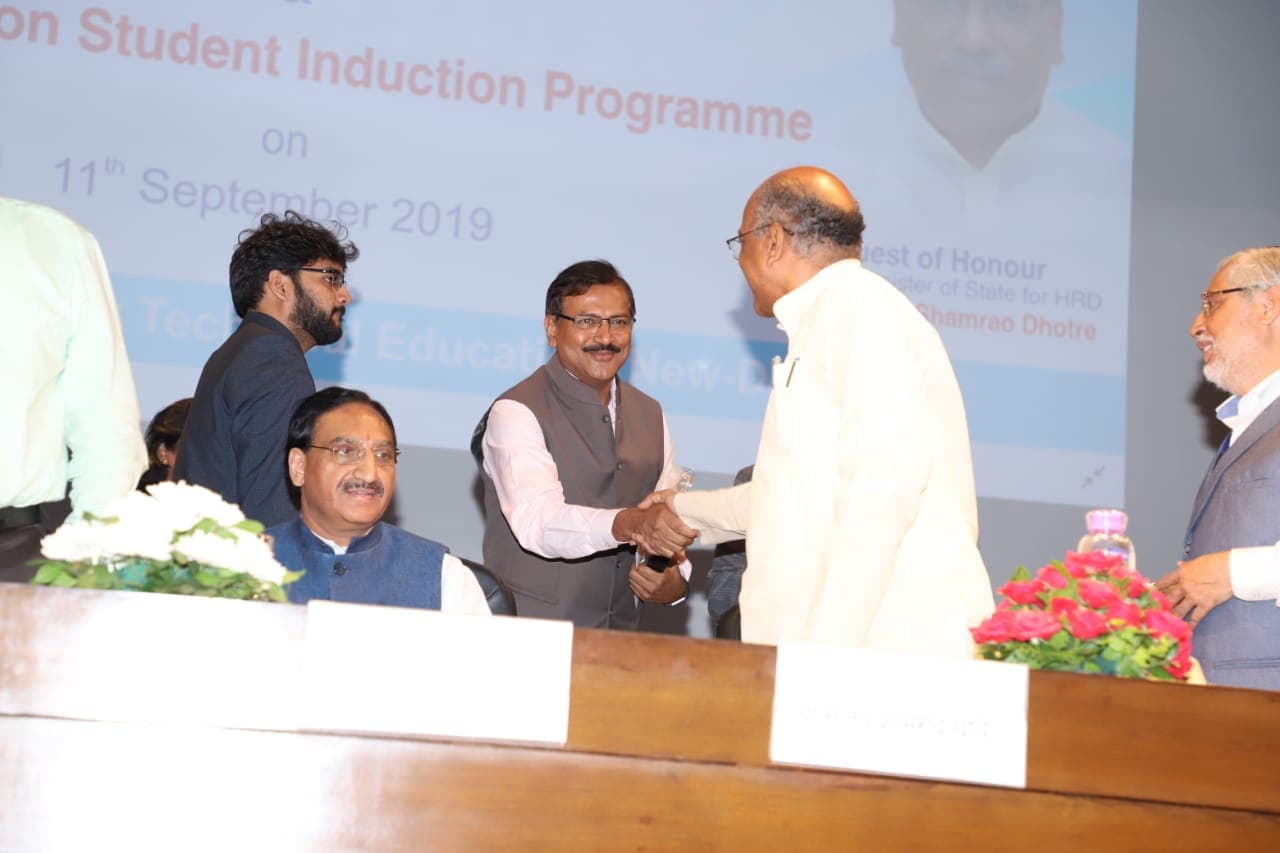 WeSchool recognised as the ‘Best Performing Institution  Innovation Council  from West Zone’  at the First Annual Innovation Festival of MHRD Innovation Cell (MIC) in co-ordination with All India Council for Technical Education (AICTE)